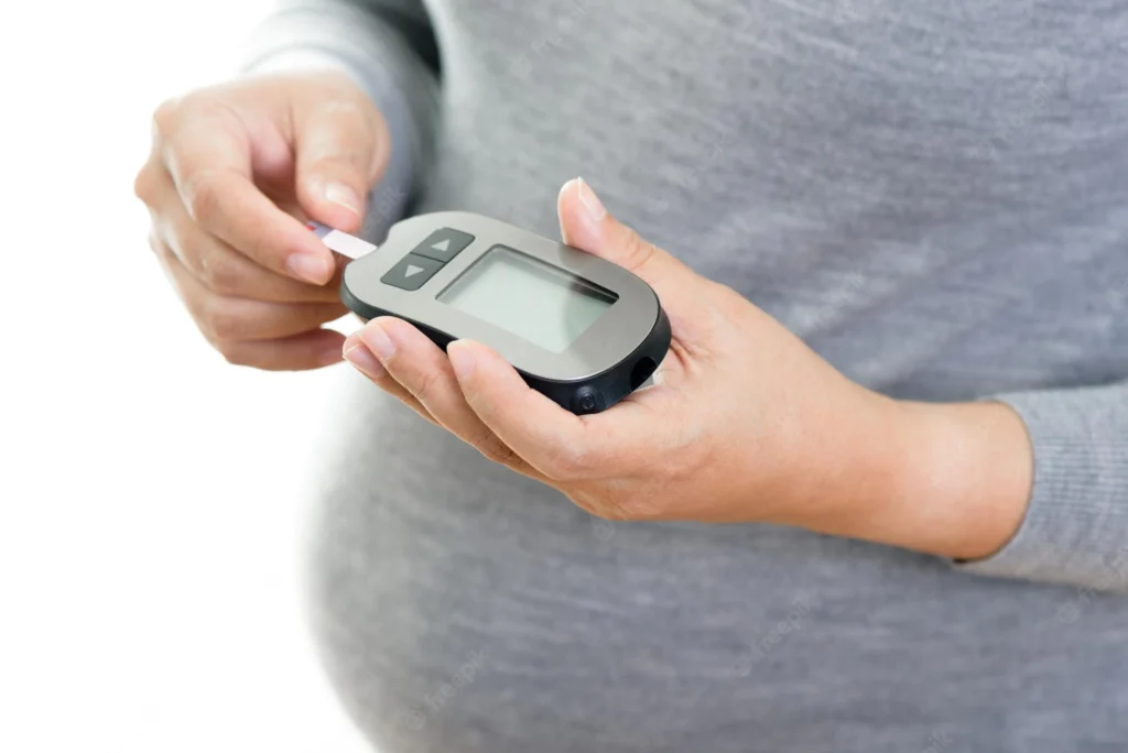 a pregnant women monitoring her blood sugar for gestational diabetes